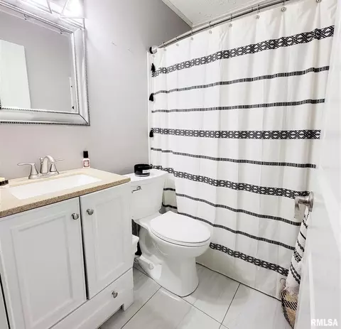 2052 N 21st St, Springfield, IL 62702 photo 14