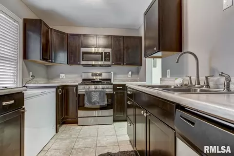 2052 N 21st St, Springfield, IL 62702 photo 6