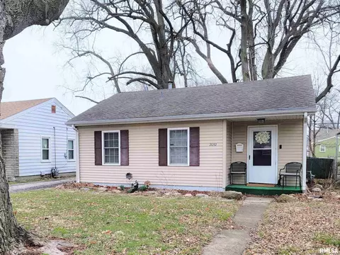 2052 N 21st St, Springfield, IL 62702 photo 1