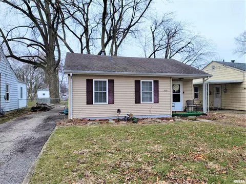 2052 N 21st St, Springfield, IL 62702 photo 2