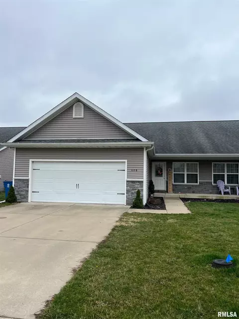 408 E Spruce St, Chatham, IL 62629