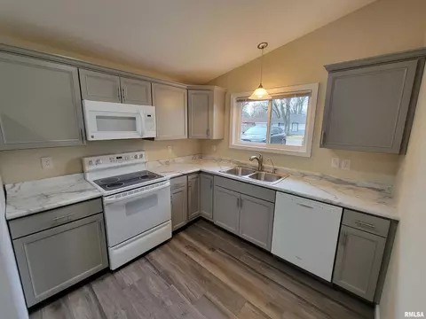 3131 Rita Ave, Springfield, IL 62704 photo 7