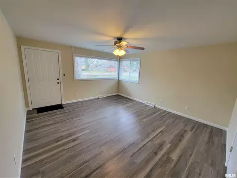 3131 Rita Ave, Springfield, IL 62704 photo 2