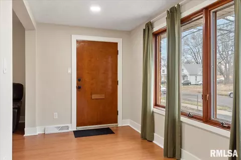 1020 W Elliott Ave, Springfield, IL 62702 photo 4