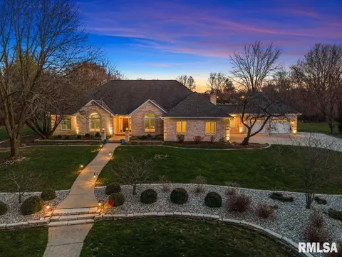 3004 Crown Pt, Springfield, IL 62704