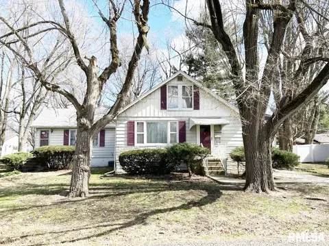 708 Taylorville Blvd, Taylorville, IL 62568