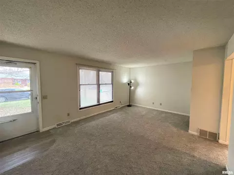 2026 Austin Dr, Springfield, IL 62704 photo 4