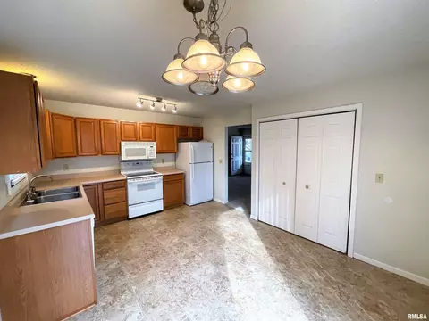 2026 Austin Dr, Springfield, IL 62704 photo 9