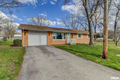 320 S Primm St, Athens, IL 62613 photo 1