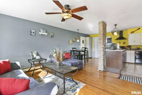 320 S Primm St, Athens, IL 62613 photo 4