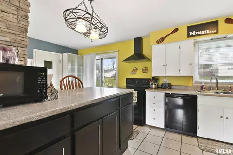 320 S Primm St, Athens, IL 62613 photo 9