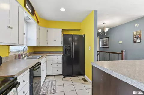 320 S Primm St, Athens, IL 62613 photo 8