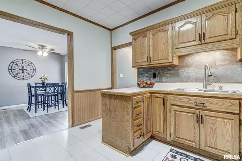 521 E Jefferson St, Riverton, IL 62561 photo 11
