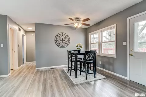 521 E Jefferson St, Riverton, IL 62561 photo 9