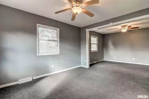 521 E Jefferson St, Riverton, IL 62561 photo 23