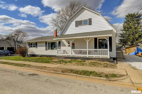 521 E Jefferson St, Riverton, IL 62561