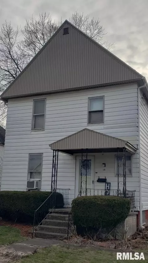 66 Division St, Galesburg, IL 61401