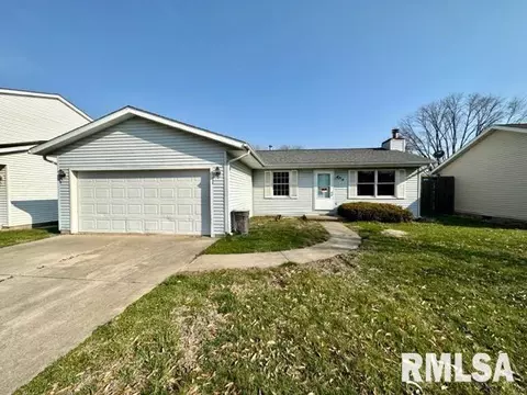 5 Carl St, Riverton, IL 62561