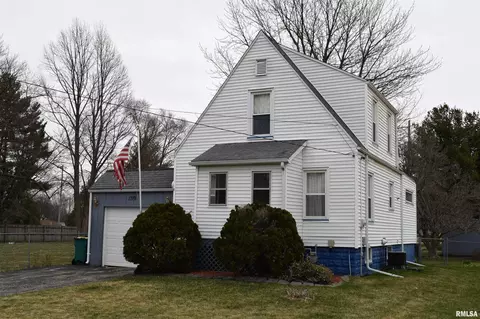 1319 S Chambers St, Galesburg, IL 61401