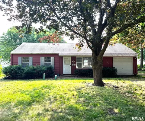 1557 S Seminary St, Galesburg, IL 61401