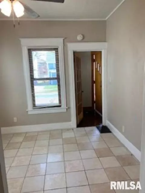 1243 N 2nd St, Springfield, IL 62702 photo 10