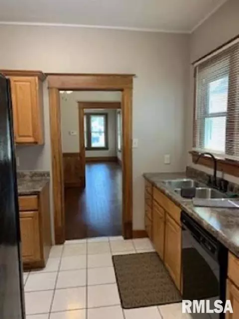 1243 N 2nd St, Springfield, IL 62702 photo 5