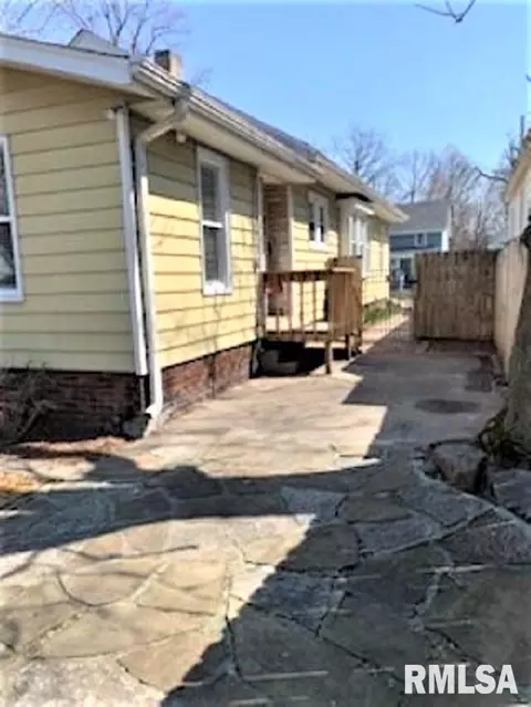 1243 N 2nd St, Springfield, IL 62702 photo 3