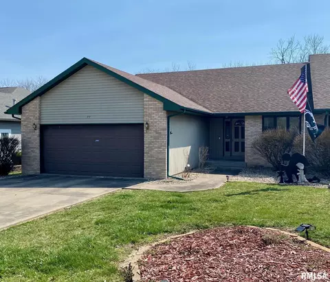 77 Alice Dr, Jacksonville, IL 62650