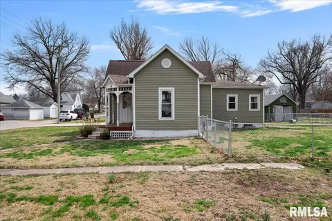 903 W Adams St, Auburn, IL 62615