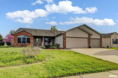1408 Sequoia Dr, Chatham, IL 62629