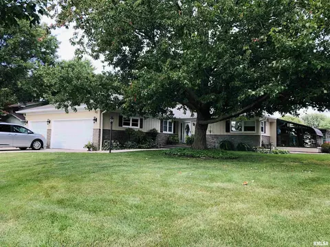 3011 Lincoln Park Dr, Galesburg, IL 61401