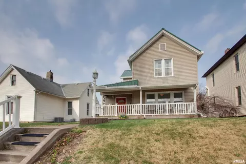 632 S 16th St, Quincy, IL 62301