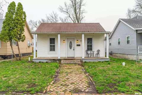 822 Clinton St, Lincoln, IL 62656