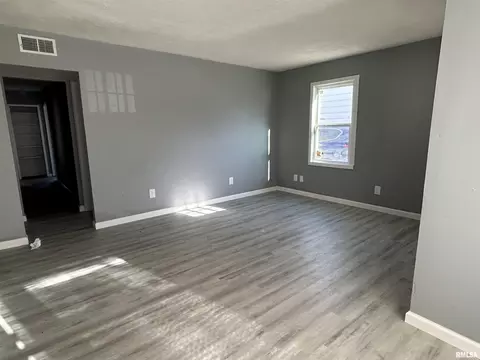 2048 N 21st St, Springfield, IL 62702 photo 3