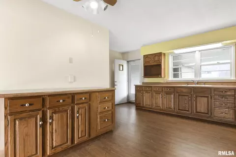 2201 Sangamon Ave, Springfield, IL 62702 photo 9