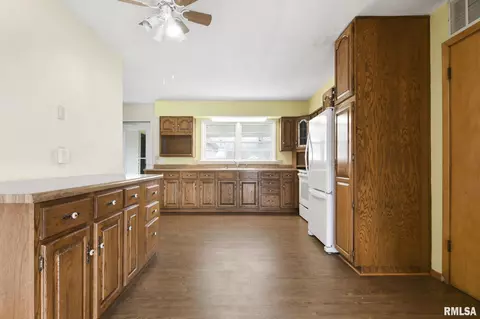 2201 Sangamon Ave, Springfield, IL 62702 photo 8