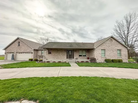 101 Poplar Dr, Pleasant Plains, IL 62677
