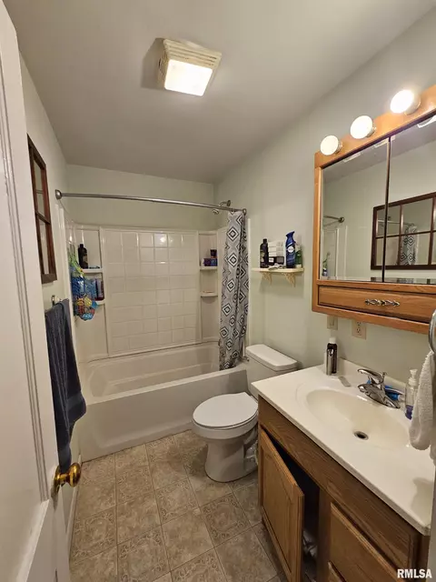 103 E Madison St, Athens, IL 62613 photo 4