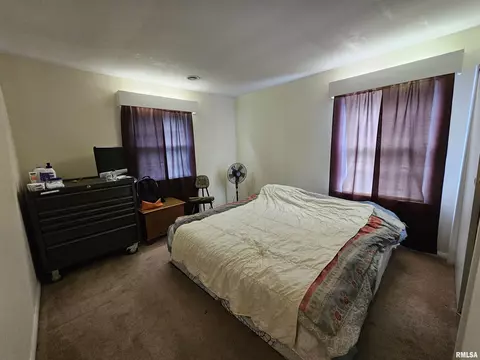 103 E Madison St, Athens, IL 62613 photo 5