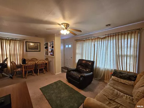 103 E Madison St, Athens, IL 62613 photo 3