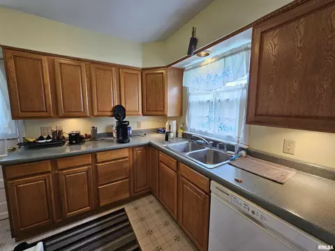 103 E Madison St, Athens, IL 62613 photo 8