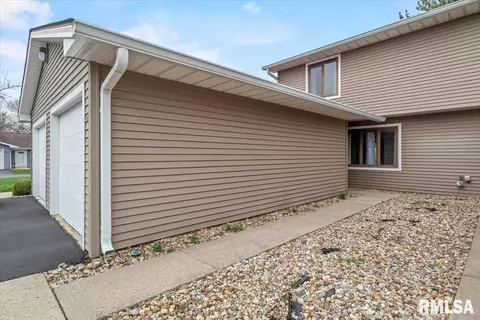 4 Brookside Pl, Springfield, IL 62704 photo 1