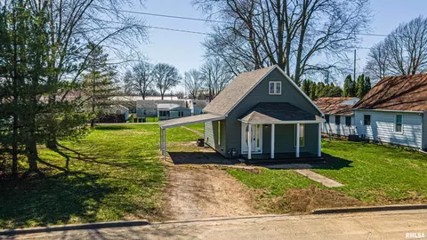 1505 4th St, Lincoln, IL 62656