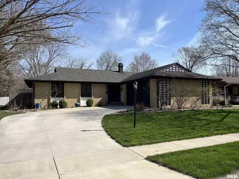 2341 Grinnell Dr, Springfield, IL 62704