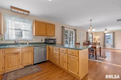 1224 Poole St, Springfield, IL 62702 photo 8