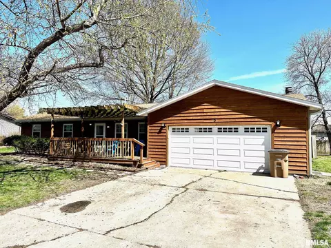 5 Centennial Ave, Franklin, IL 62638