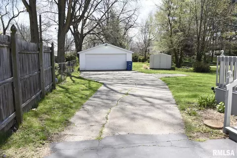 1124 W Maple Ave S, Springfield, IL 62704 photo 8