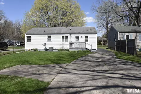 1124 W Maple Ave S, Springfield, IL 62704 photo 9