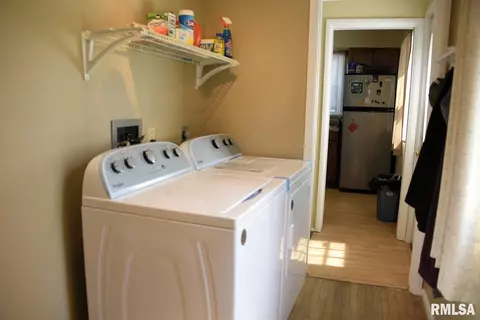 1124 W Maple Ave S, Springfield, IL 62704 photo 7