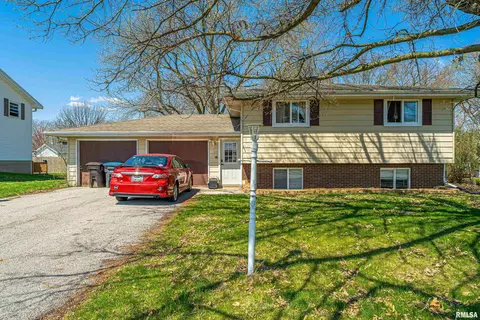 205 Briarbrook Dr, East Peoria, IL 61611